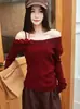 Elegante blusa de tricô ombro a ombro floral tridimensional para mulheres, estilo outono de desejo puro, suéter de tricô cruzado irregular único e requintado