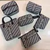 Nueva bolsa de cosméticos de gran capacidad con letras de estilo coreano, bolsa de almacenamiento, bolsa de lavado portátil, bolsa de viaje para mujer, bolsa de cosméticos
