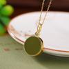 Yilu plata S925 plata esterlina chapado en oro jade Hetian jade redondo Seguridad Alegría colgante simple elegante colgante para combinar con todo
