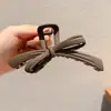 Grampo de cabelo de tubarão de luxo extra grande para mulheres, novo modelo de alta qualidade 2026, grampo de cabelo com pérolas estilo coreano versátil atacado