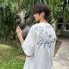 Camiseta de Manga Curta Bordada com Letras Florais e Borboletas para Homem, Top Branco de Meia-Manga da Moda Nacional de Verão para Adolescentes no Verão