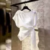 Hermoso y elegante top de verano para mujer, nuevo, irregular, con amarre, temperamento de moda francesa, diseño pequeño y moderno