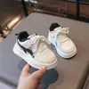 Zapatillas Blancas para Niños 2026 Primavera Nueva Moda Ligeras Zapatos Deportivos para Niñas, Zapatillas de Suela Suave para Niños y Niños Pequeños