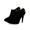 Botas Curtas Femininas com Bico Fino de Camurça, Salto Alto Fino, Salto Super Alto, Decoração de Fivela com Strass, Botas de Cano Curto Femininas, Botas Martin Casuais