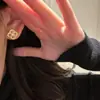 Pendientes de botón de trébol de cuatro hojas estilo chino nuevo con pasador de plata de ley S925 2026 Nuevo estilo popular de nicho temperamento pendientes versátiles de lujo ligero