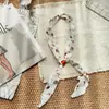 Bufanda de Cuadros Fresca y Sencilla Estilo Coreano con un Toque Juvenil, Moderna y Casual para Salidas, Bufanda de Seda de Primavera, Accesorio de Cuello Delgado y Artístico