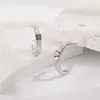 Pendientes Cruzados Europeos y Americanos en Forma de C para Mujer, Estilo Ins de Lujo Accesible de Nicho, Elegantes, Geniales, Sencillos y de Moda