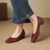 Sapatos de trabalho básicos versáteis em pele de ovelha 2026 outono salto grosso salto médio bico quadrado couro genuíno rasos profissionais para commuting para mulheres