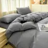 Venta al por mayor de fábrica Juego de cuatro piezas de algodón lavado de color liso Funda de edredón cepillada simple Estilo Ins Sábana de cama Juego de ropa de cama de tres piezas 3