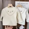 Roupas de outono e inverno para meninas: tops de segunda pele estilosos para bebês, designs modernos e exclusivos, estilo coreano, com forro de fleece, tecido espesso e acabamento em renda bordada