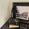 Bolso pequeño cuadrado de moda y versátil, nuevo modelo 2026, bolso de hombro de gran capacidad para el trabajo, bolso de mujer elegante y de alta gama, bolso de moda para llevar debajo del brazo