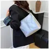 Bolsa Transversal Versátil Ins para Mulheres 2025 Bolsa Tote Retrô da Moda Estilo Universitário Casual para o Dia a Dia Bolsa de Grande Capacidade