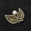 Broche de perla estilo coreano bañado en oro genuino, pasador de solapa, microincrustado con circonita, prendedor de moda, accesorio para mujer de otoño e invierno, pasador