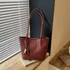 Bolso de mano tejido de patrón de nicho estilo coreano ins, bolso cesta de moda de gran capacidad, bolso de hombro y axila texturizado de moda