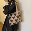 Bolsa feminina 2026, bolsa para o trabalho, ombro único, padrão casual da moda, formato de coração, grande capacidade, nova bolsa de tricô, versátil