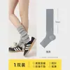 Calcetines de becerro para mujer de otoño e invierno, calentadores de piernas de punto grueso, calcetines versátiles apilables, calentadores de piernas acanalados de doble capa color liso Maillard al por mayor