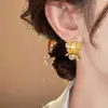 Aretes de Flores con Textura Metálica para Mujer Aretes de Diseño Nicho 2025 Nuevo Estilo Caliente Aretes Únicos de Gama Alta para Mujer
