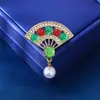 Broche de Abanico con Borla de Pedrería Microincrustada Estilo Chino Colgante de Cristal Abanico con Forma de Corsage Accesorios para Ropa Estilo Chino Cheongsam para Mujeres