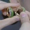 Brincos explosivos de cristal verde com diamantes completos brincos temperamento feminino moda brincos versáteis personalidade simples brincos de argola versáteis