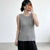 Top básico tipo camiseta Miyake, cuello redondo, color liso, simple y versátil para ir al trabajo, se puede usar como capa interior o solo, top tipo tank sin mangas plisado para mujer