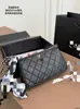Nueva bolsa de mahjong con forma de estrella 25B estilo Chanel con cadena plateada y hebilla de pedrería, bolso cruzado acolchado con cadena al hombro