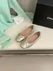 Nuevos Zapatos Planos de Ballet Redondos de Nicho 2026, Zapatos de Mujer Estilo Retro Francés en Color Nude y Rojo Vino