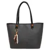 La nueva bolsa tote de gran capacidad de Yaozi, un diseño moderno y minimalista, perfecta para uso casual, como bolso de axila o como un elegante bolso de hombro para el trabajo.