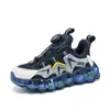 Sapatos de Menino 2026 Primavera/Verão Novos Tênis Esportivos Infantis Sapatos de Menino Botão Giratório Malha Respirável Moderno Verão