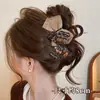 Presilha de cabelo de pelúcia em formato de peixe para outono e inverno para mulheres, luxo leve e toque de alta qualidade, tamanho grande para cabelos grossos, acessório de cabelo versátil tipo pinça de tubarão