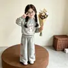 Conjunto de Sudadera con Dibujo de Conejo para Niñas Primavera y Otoño 2026, Conjunto de Dos Piezas de Pantalones Anchos a la Moda Estilo Coreano para Niños Mayores