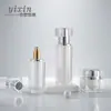 Venta al por mayor de fábrica Botella de prensa cuadrada de acrílico para esencia de emulsión de agua Tarro vacío para crema facial, crema para ojos, producto para el cuidado de la piel de hospital