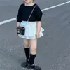 Roupa Infantil 2025 Verão Estilo Coreano Moda Feminina Camiseta com Recorte nas Costas e Nó Manga Curta Doce Saia Plissada Curta