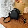 Bolso de mano de color liso muy elegante estilo coreano, nuevo bolso cuadrado pequeño casual estilo coreano de verano 2026, bolso de hombro y cruzado de ins