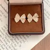 Moda Japonesa Coreana Plata de Ley 925 Aguja Lujo Ligero Pendientes Pequeños de Perla con Lazo para Mujer Pendientes de Botón de Temperamento Simple Joyería para Orejas