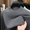 Nuevo suéter de punto fino para hombre de manga larga, color liso de otoño, cuello semi-alto, ajuste slim, tejido de punto moderno y casual para hombre