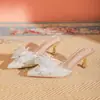 Novedad Primavera y Verano 2025 Zapatillas de Media Punta Puntiagudas con Lentejuelas y Lazo Sandalias de Uso Exterior Estilo Francés Elegante Tacón de Aguja Tacones Altos