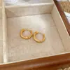 Pendientes Redondos Geométricos con Superficie Fotosensible Metálica de Aguja de Plata Pendientes de Estilo Frío Simple Europeo y Americano Pendientes de Diseño Nicho para Mujer