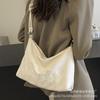 Bolsa de axila de nicho de verano 2026 Nuevo modelo Gran capacidad Bolso tote con letra bordada Bolso de hombro cruzado simple
