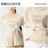 Camiseta casual versátil de verano para mujer, corte holgado, estampado de letras, sellado dorado, efecto desgastado, manga corta, mezcla de algodón y lino, nueva colección, hombros caídos, antibacteriana
