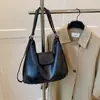 Mochila Multifuncional Feminina 2025 Novo Estilo Mochila de Couro Macio Fashionável Grande Capacidade para o Dia a Dia Bolsa Feminina de Ombro Transversal