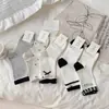 Laço de Outono~Série Preto e Branco Meias Empilhadas Meninas Doce Estilo Coreano Meias Listradas de Meia-panturrilha Respiráveis Decorativas Meias para Usar