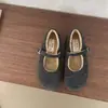 Zapatos Mary Jane franceses grises de alta gama, zapatos peludos para otoño e invierno, con forro adicional para abrigar, zapatos de algodón, zapatos de vestir, zapatos para conducir