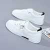 Zapatillas Blancas Ligeras Transfronterizas D201 para Mujer, Nuevos Zapatos de Mujer Primavera/Verano 2026, Zapatillas Planas de Cuero Versátiles Blanco Puro