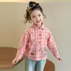 Camisas Infantis Primavera e Outono 2026 Novas Estilosas Roupas Infantis de Primavera Moda Casual Camisas Xadrez Jaquetas de Primavera