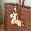 Llavero de Felpa Creativo Año Nuevo Año del Caballo Hazte Rico al Instante Muñeco de Dibujos Animados Lindo Colgante para Mochila de Estudiante Regalo Souvenir
