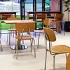 Mesas y Sillas Comerciales de Estilo Madera Natural Sencillo para Cafeterías, Tiendas de Té de Leche, Restaurantes de Comida Ligera y Juegos de Mesa y Sillas para Comedor Casual