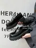 Mocassins pretos de sola grossa para mulheres, novo modelo 2026, couro macio, estilo britânico, sapatos de couro pequenos JK versáteis, sapatos de calçar macios de sola macia