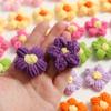 Flores Pompon Tejidas a Mano DIY Accesorios Multicolor Joyería Bolsas Productos Terminados Venta al por Mayor en Stock