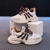 Tênis Casuais para Meninos Primavera e Outono 2025 Novos Tênis Esportivos Infantis Solado Macio Respirável para Bebês Crianças de Tamanho Médio e Grande Versátil Sapatos de Pai