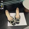 Zapatos Individuales Huecos Clásicos de Cuatro Estaciones para RV con Hebilla Cuadrada que Aumentan la Altura 6cm para Mujer, Nuevas Sandalias Elegantes de Charol con Punta Cuadrada para Uso en Exteriores